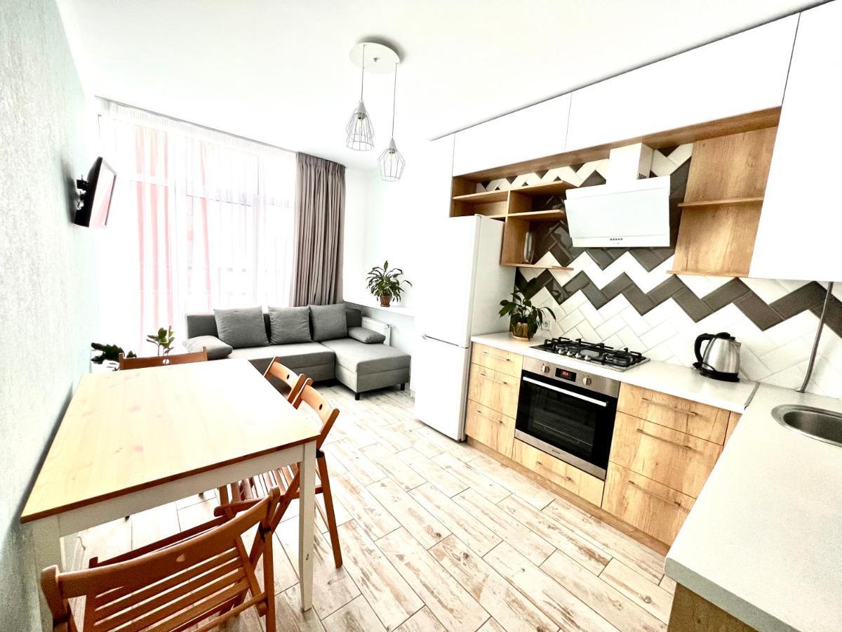 Osapart Cozy Apartment In A Complex Semycvit Lviv Ngoại thất bức ảnh