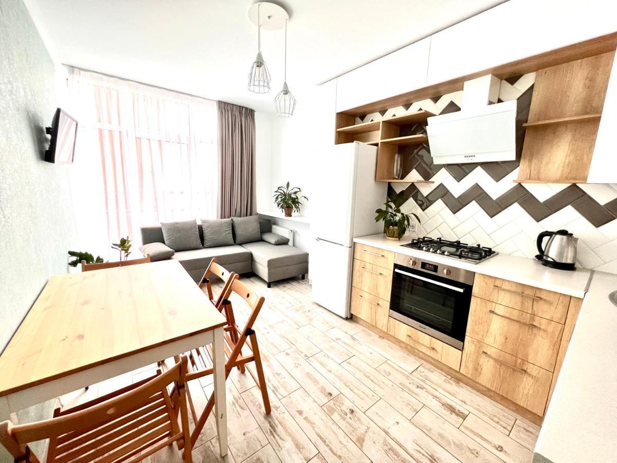 Osapart Cozy Apartment In A Complex Semycvit Lviv Ngoại thất bức ảnh