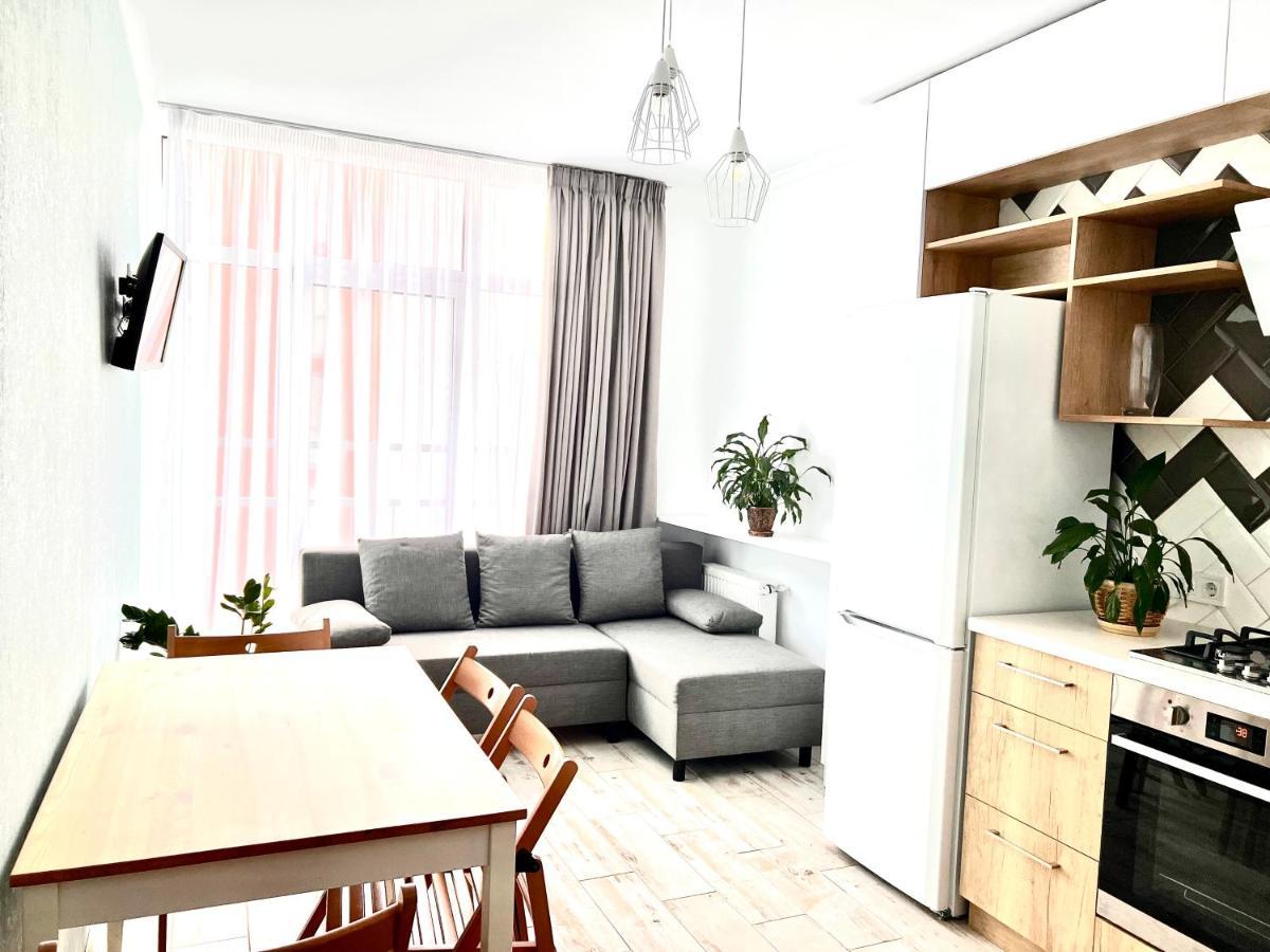 Osapart Cozy Apartment In A Complex Semycvit Lviv Ngoại thất bức ảnh