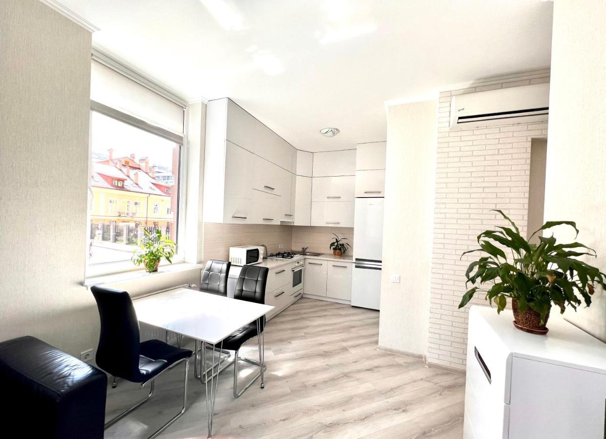 Osapart Cozy Apartment In A Complex Semycvit Lviv Ngoại thất bức ảnh